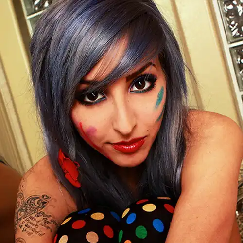 С цветными волосами