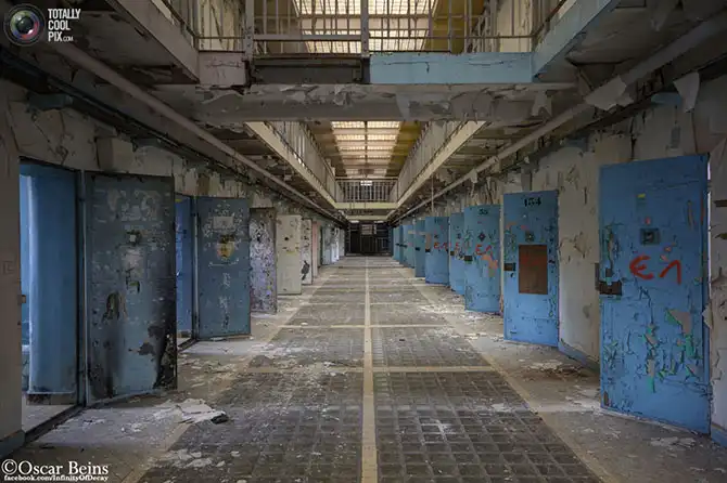 Заброшенные здания в объективе Оскара Бейнса