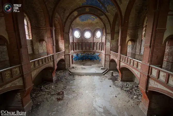 Заброшенные здания в объективе Оскара Бейнса