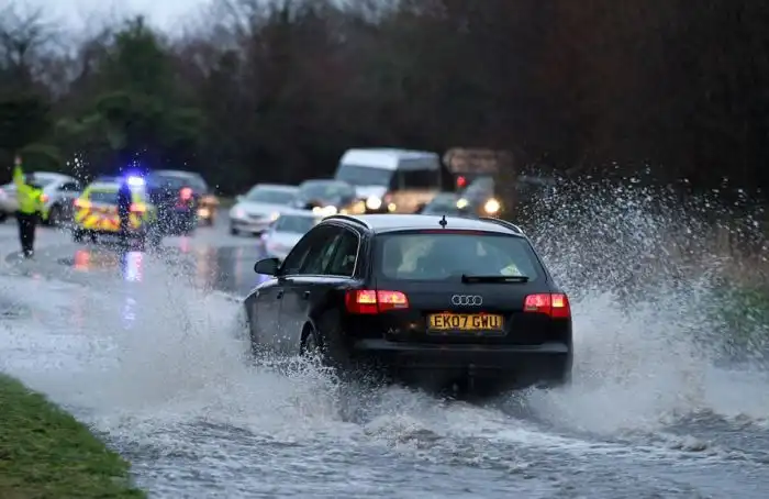 Шторм "Дирк" обрушился на Западную Европу в канун Рождества