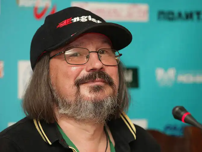 Знаменитые люди, которые ушли из жизни в 2013 году