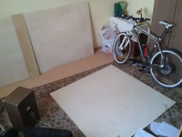 Журнальный столик в форме аудиокассеты