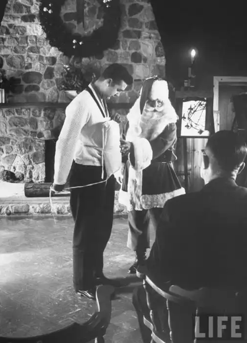 Как учили Санта Клаусов