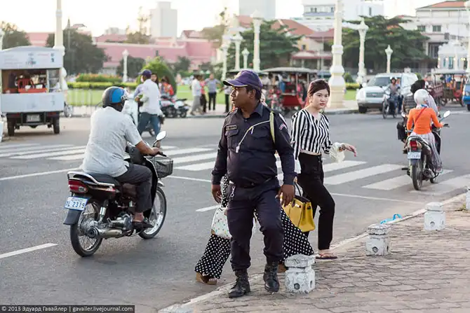 Камбоджа. По улицам Пномпеня