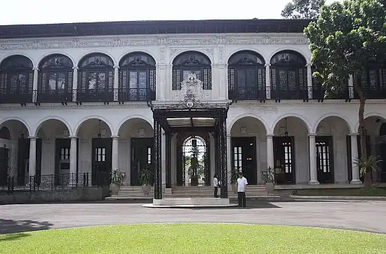 28 резиденций глав Первого и Второго мира