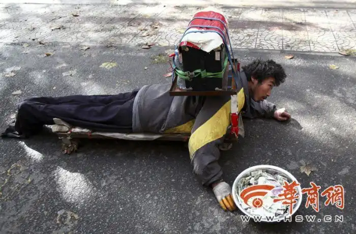 Разоблачение калеки-попрошайки