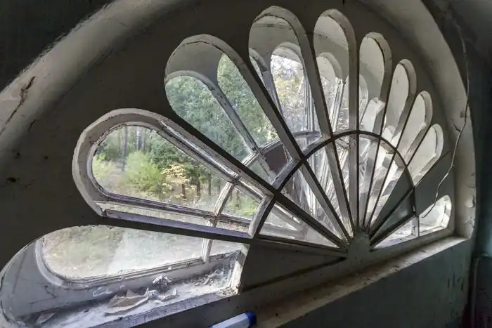 Заброшенная школа в Подмосковье