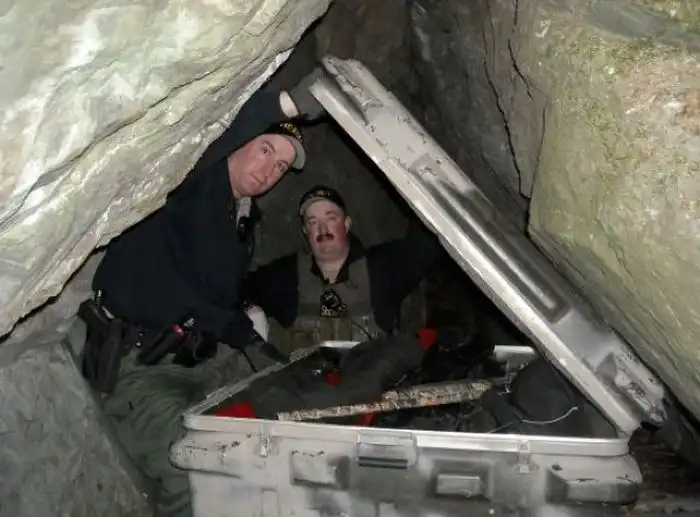 Полиция обнаружила впечатляющую заначку с наворованным добром