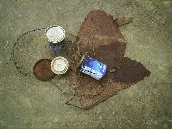 Модель солнечной системы из старых банок