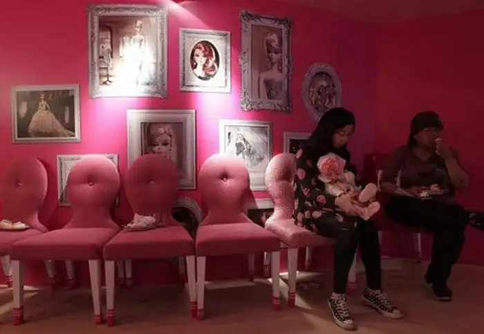 Ресторан для любителей куклы Барби