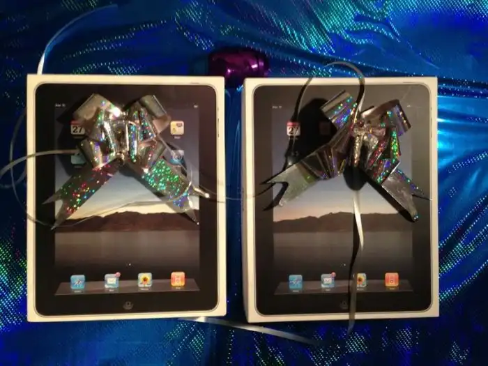 Дарим подарок, троллим девушку