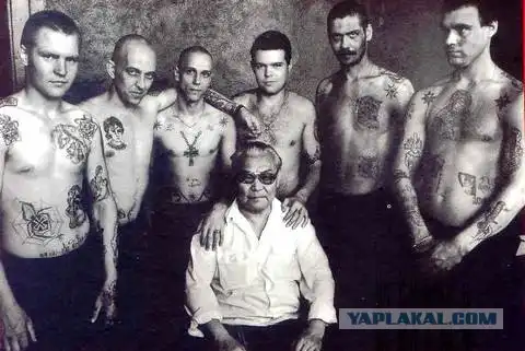 Мода на тюремные наколки...