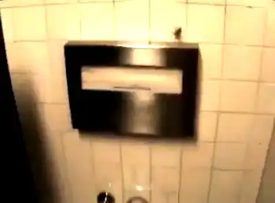 Проверьте общественные туалеты, прежде чем использовать их!