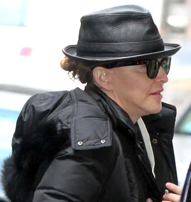 Загадка дня. Что за знаменитость на фото?