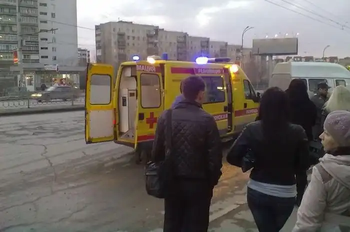 Пьяный водитель влетел в автобусную остановку в Екатеринбурге