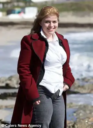 Девушка «пьет» свой мозг, чтобы избавиться от головных болей