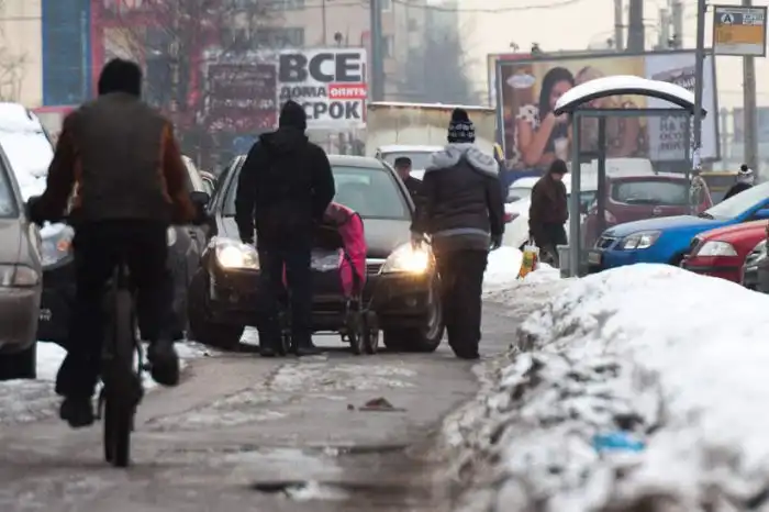 Беспардонная езда по тротуарам Питера