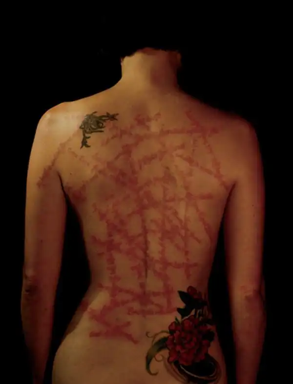 Необычное тату в стиле "Страсти Христовы"