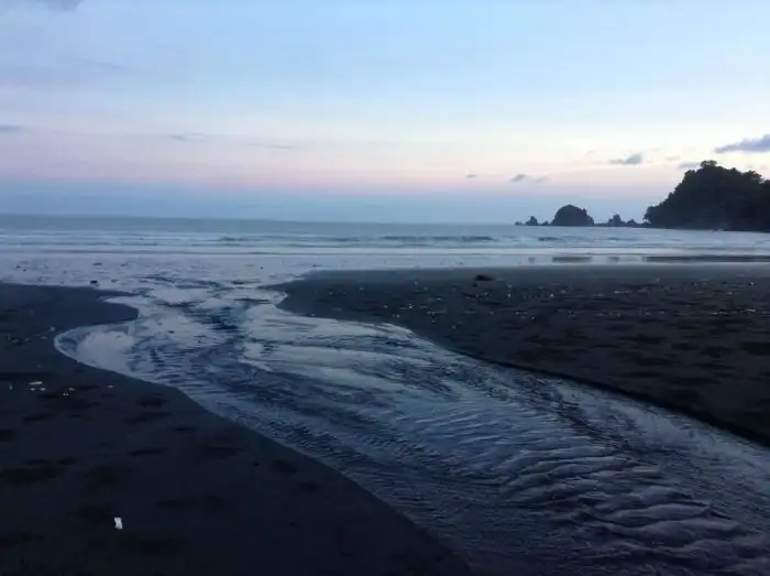 Живая река в Индонезии