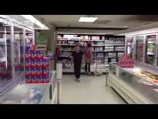 Падение в магазине