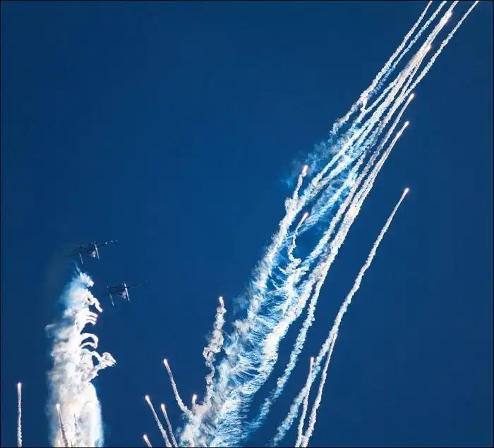 «Русские Витязи» нарисовали в небе фигуру ангела