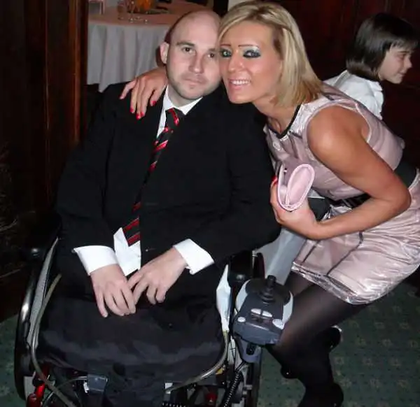 Женщина развелась с солдатом, лишившимся ног