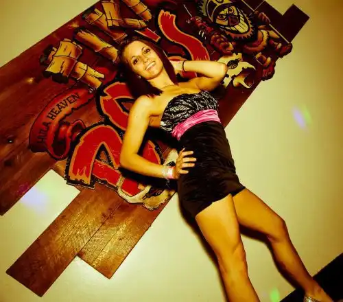 Девушки в обтягивающих платьях