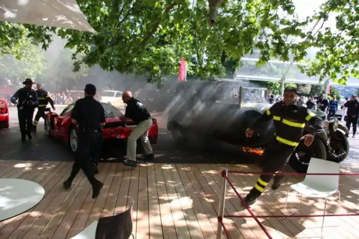 Пожар во время аукцина дорогостоящих суперкаров