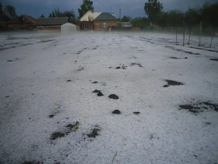Сильнейший град в Погаре уничтожил посевы и повредил дома