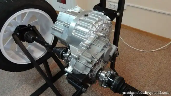 Российский гибрид "Ё-мобиль" был представлен в Санкт-Петербурге