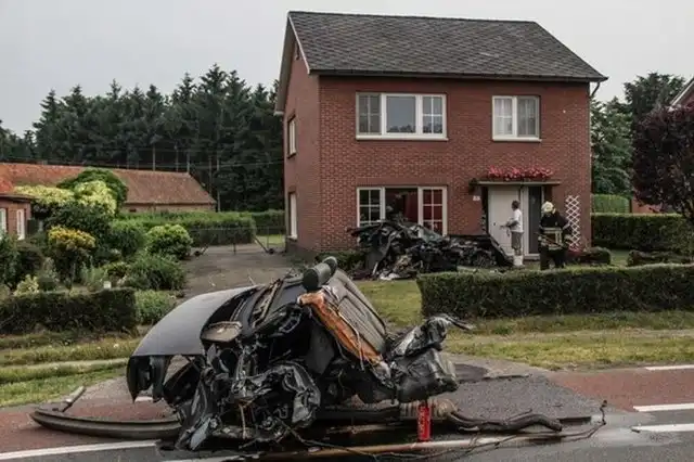 Audi S8 разорвало на куски