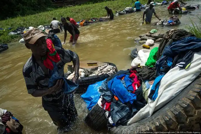Необычная традиция массовой стирки