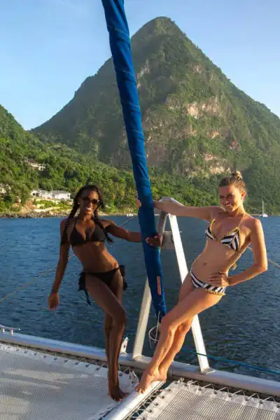 Болельщицы в купальниках