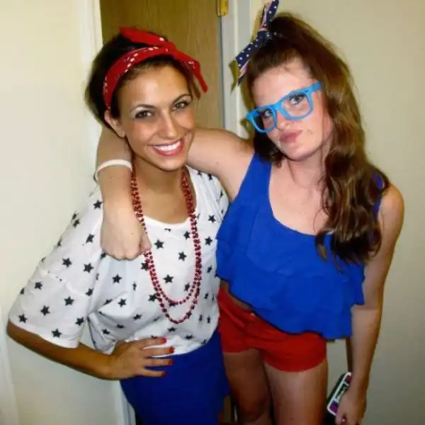 Похоже она совершенно не умеет позировать