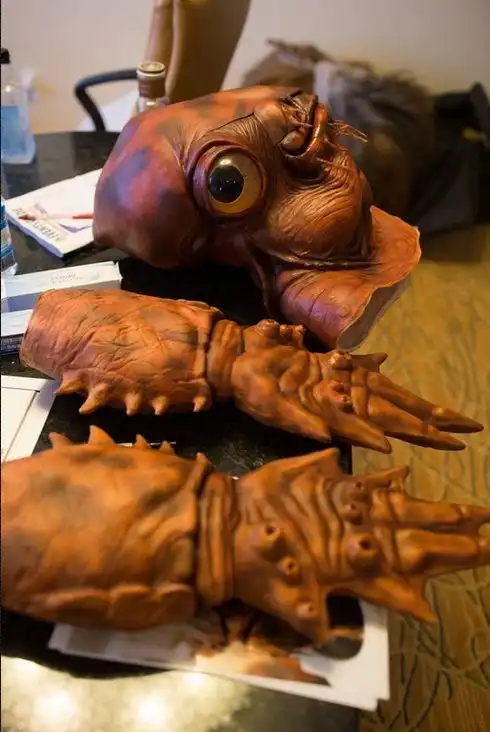 Креативный костюм Адама Сэвиджа