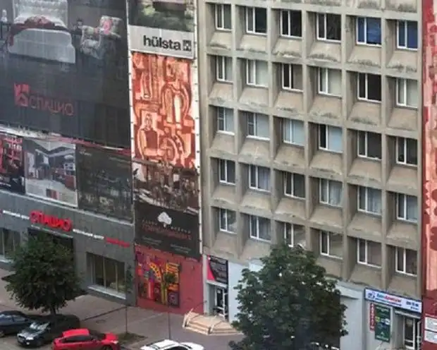 Креативное место для отдыха на крыше офисного здания