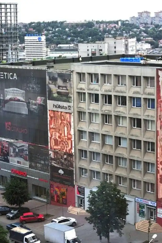 Креативное место для отдыха на крыше офисного здания