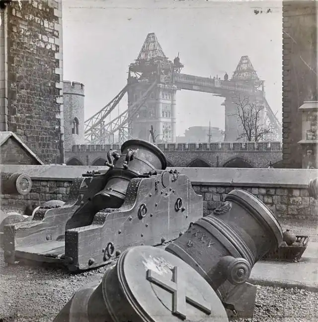 Архивные снимки строительства достопримечательностей