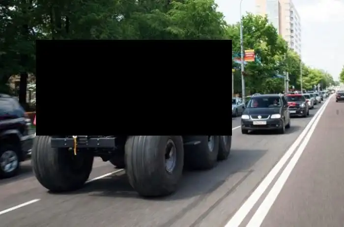 Брутальный внедорожник московской девушки