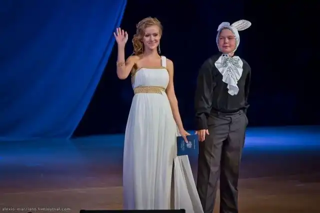 Симпатичные выпускницы 2013 года