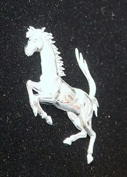 Ferrari обшитая бархатом