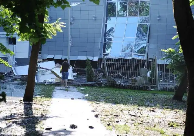 Новый плавательный бассейн за 250 млн рублей развалился на глазах