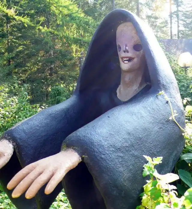 Жуткое местечко - "Мистический лес"