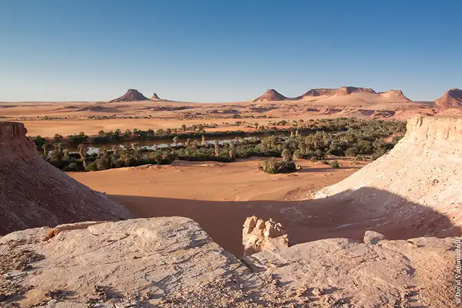 Оазисы в бесконечном море песков Африки