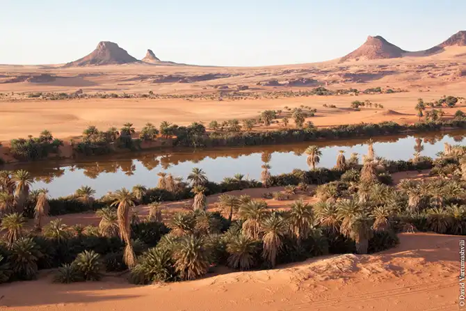 Оазисы в бесконечном море песков Африки