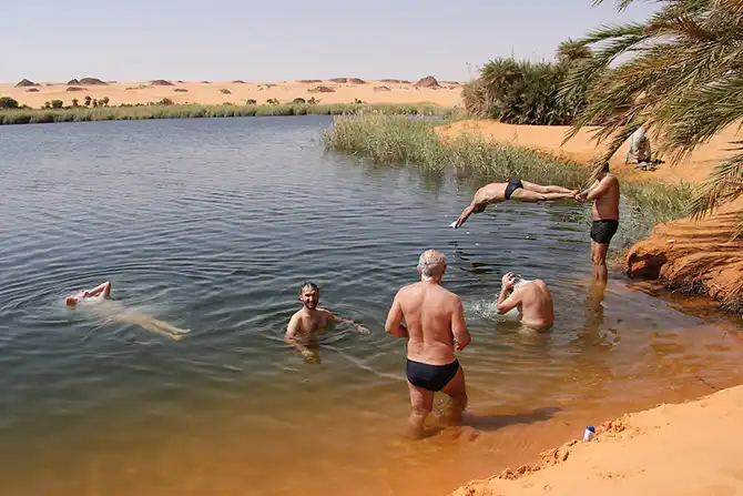 Оазисы в бесконечном море песков Африки