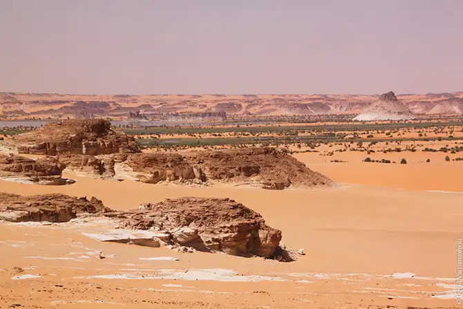 Оазисы в бесконечном море песков Африки