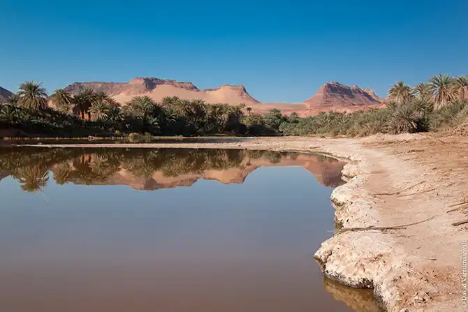 Оазисы в бесконечном море песков Африки