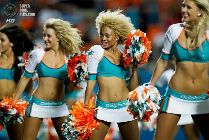 Чирлидерши на предсезонных играх