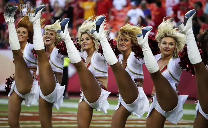 Чирлидерши на предсезонных играх